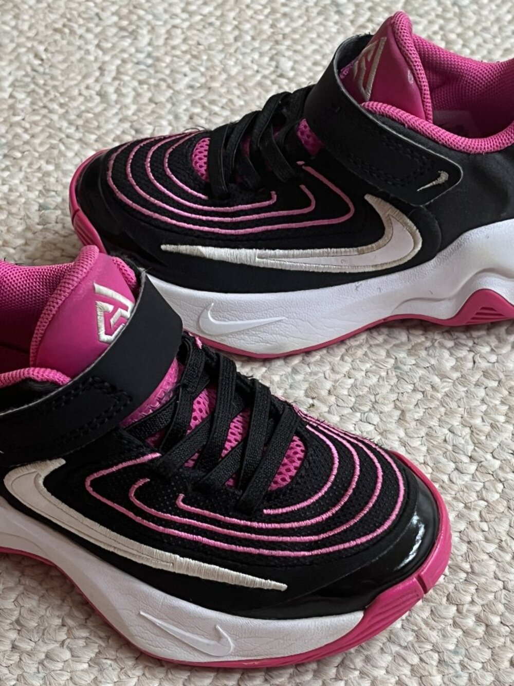 Nike Giannis Immortality Girl's Size 11C Child Black Pink Sneakers FZ6733-004